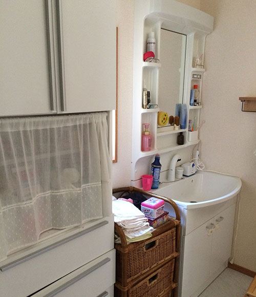 洗面所は洗濯機などを置いても十分な広さがあり、脱衣所としても重宝しているそう。「住んでみて、こういう空間のゆとりが大切だと感じました」