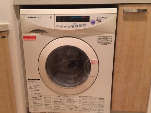 住宅購入時から設置されていたドラム式の全自動洗濯機。「ファミリータイプと同じ商品なので容量が大きく、洗濯好きな私としては嬉しい限りです（笑）」